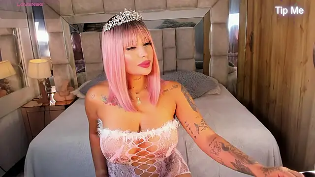 Snapshot of MaddyGray_ chatting on October 18, 6:19 pm MaddyGray online show from October 18, 6:19 pm