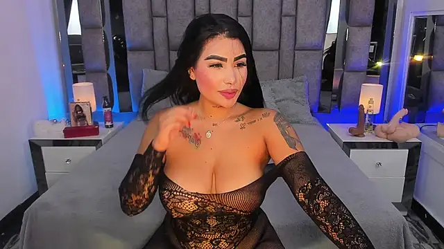 Snapshot of MaddyGray_ chatting on November 5, 7:25 pm MaddyGray online show from November 5, 7:25 pm