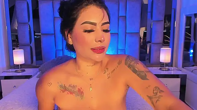 Snapshot of MaddyGray_ chatting on December 13, 7:53 pm MaddyGray online show from December 13, 7:53 pm