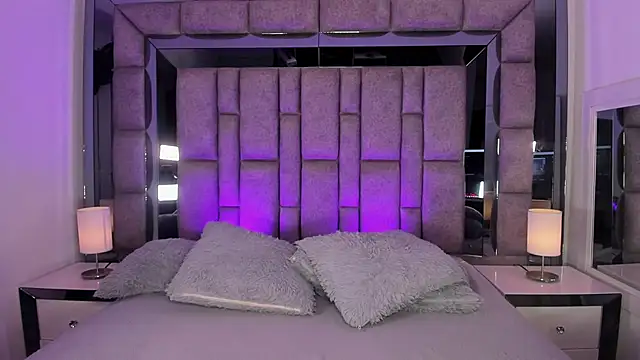 MaddyGray  online show from June 26, 7:07 pm
