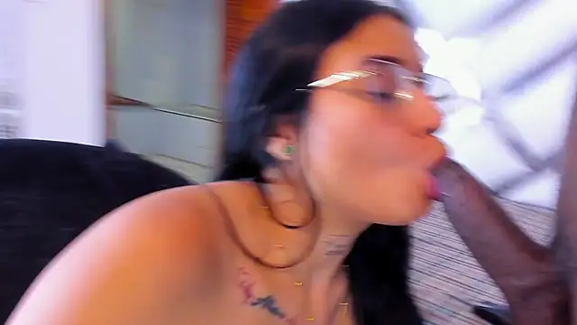 Snapshot of LadyandMaverick chatting on December 14, 4:40 am LadyandMaverick online show from December 14, 4:40 am