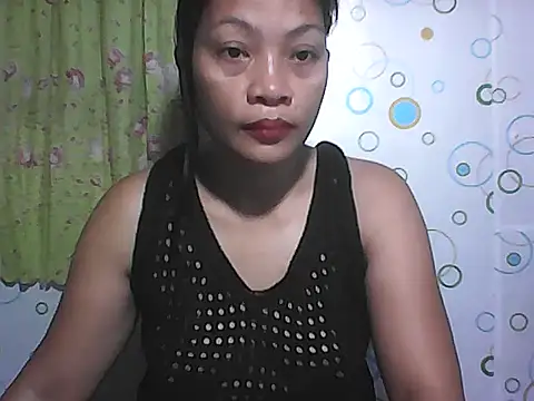 Snapshot of HottyElle chatting on June 18, 1:39 am HottyElle online show from June 18, 1:39 am