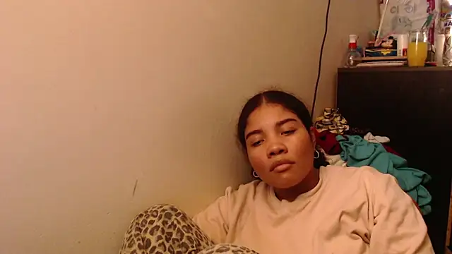 madelene online show from May 4, 2:07 am