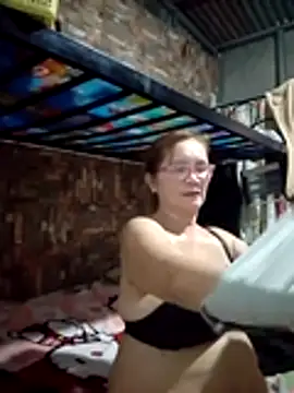 Snapshot of SexyHottMom chatting on May 15, 2:13 pm SexyHottMom online show from May 15, 2:13 pm