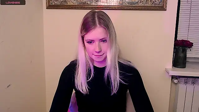 Snapshot of AliceHotty_ chatting on October 2, 7:37 am AliceHotty online show from October 2, 7:37 am