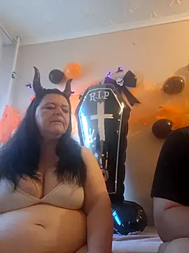 Snapshot of BlacReign chatting on October 18, 1:56 pm BlacReign online show from October 18, 1:56 pm