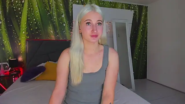 Snapshot of HollyTailors chatting on October 29, 1:02 pm HollyTailors online show from October 29, 1:02 pm