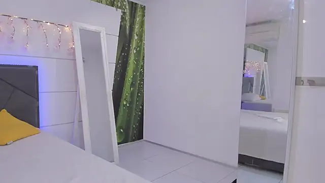 HollyTailors online show from February 10, 6:50 am