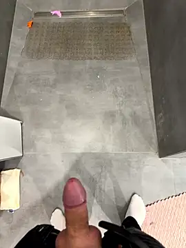 Snapshot of cumtributfan2025 chatting on January 13, 5:02 am cumtributfan2025 online show from January 13, 5:02 am