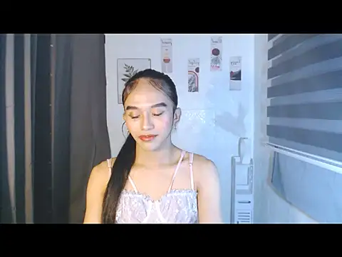 Snapshot of LauraSoHot chatting on September 13, 1:44 pm LauraSoHot online show from September 13, 1:44 pm