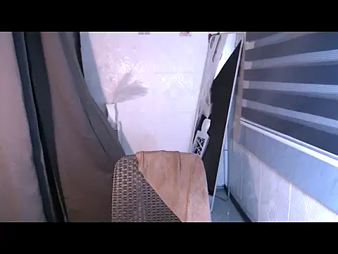 Snapshot of LauraSoHot chatting on November 8, 5:23 pm LauraSoHot online show from November 8, 5:23 pm