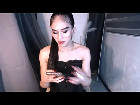 Snapshot of LauraSoHot chatting on November 12, 11:21 am LauraSoHot online show from November 12, 11:21 am