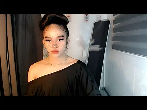 Snapshot of LauraSoHot chatting on November 23, 1:11 pm LauraSoHot online show from November 23, 1:11 pm