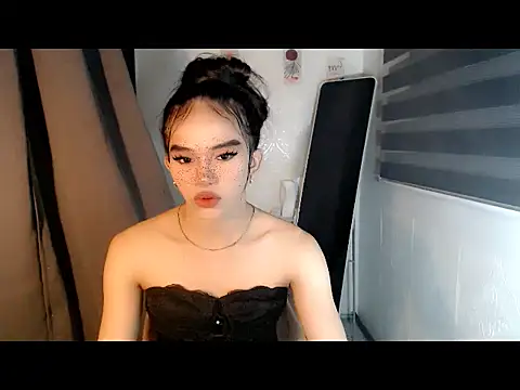 Snapshot of LauraSoHot chatting on November 24, 12:49 pm LauraSoHot online show from November 24, 12:49 pm