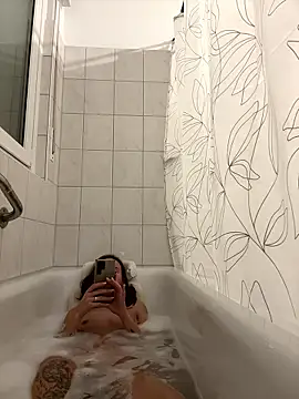 Emilia Mausi online show from January 13, 7:30 pm