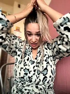 iSelena online show from September 25, 4:38 am