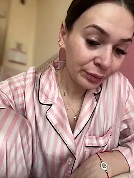 iSelena online show from March 2, 8:54 am