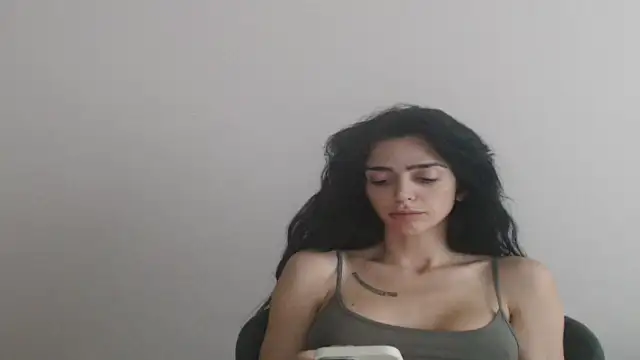 Snapshot of gglingeriee chatting on August 3, 12:10 pm gglingeriee online show from August 3, 12:10 pm