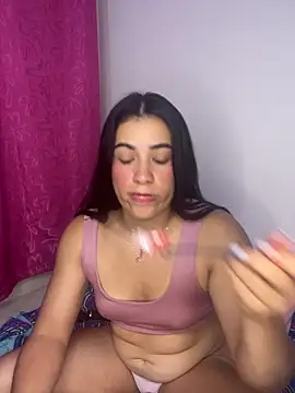 Snapshot of alice_shyness chatting on September 27, 11:21 pm alice shyness online show from September 27, 11:21 pm