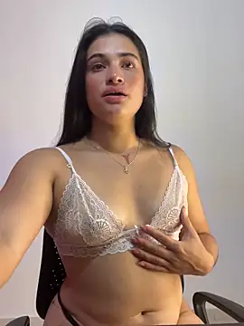 Snapshot of alice_shyness chatting on October 20, 4:24 am alice shyness online show from October 20, 4:24 am