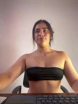 Snapshot of alice_shyness chatting on October 29, 3:25 pm alice shyness online show from October 29, 3:25 pm