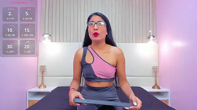 MelanyWayne  online show from February 3, 6:46 pm