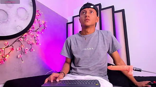  Leohot  online show from October 18, 10:43 pm