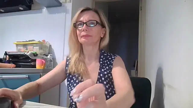 Snapshot of Sweetmurrr chatting on June 14, 1:47 am Sweetmurrr online show from June 14, 1:47 am