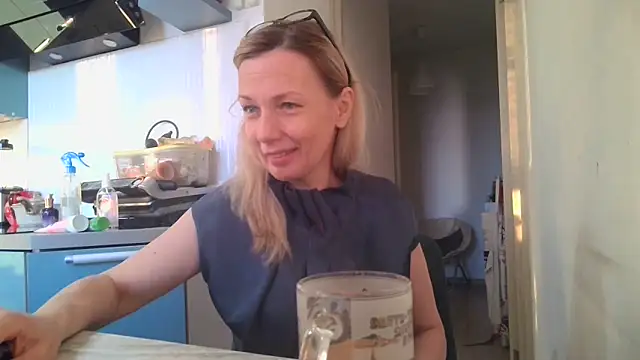 Snapshot of Sweetmurrr chatting on June 22, 1:40 am Sweetmurrr online show from June 22, 1:40 am