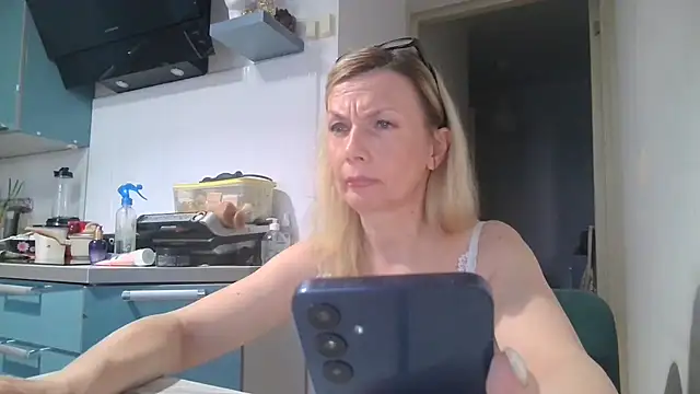 Snapshot of Sweetmurrr chatting on June 24, 12:53 am Sweetmurrr online show from June 24, 12:53 am
