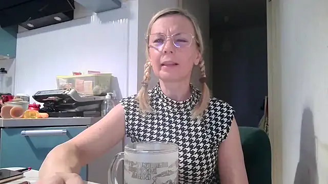 Snapshot of Sweetmurrr chatting on August 1, 1:38 am Sweetmurrr online show from August 1, 1:38 am