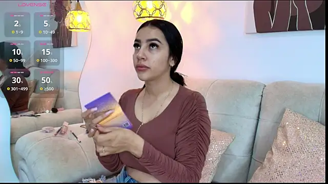 Snapshot of Alana-Jones chatting on October 6, 2:47 pm Alana-Jones online show from October 6, 2:47 pm