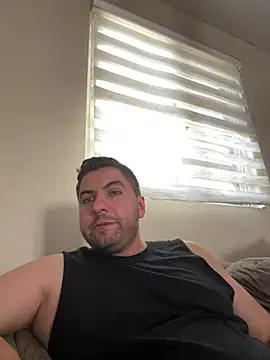 raulgzz4 online show from March 26, 5:29 pm