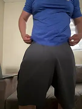 raulgzz4 online show from May 28, 4:37 pm