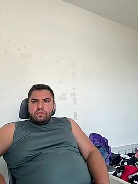 raulgzz4 online show from July 21, 4:42 pm
