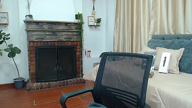 Snapshot of zohet_kriss chatting on October 6, 2:03 pm zohet kriss online show from October 6, 2:03 pm