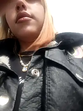 Snapshot of zohet_kriss chatting on October 7, 1:52 pm zohet kriss online show from October 7, 1:52 pm