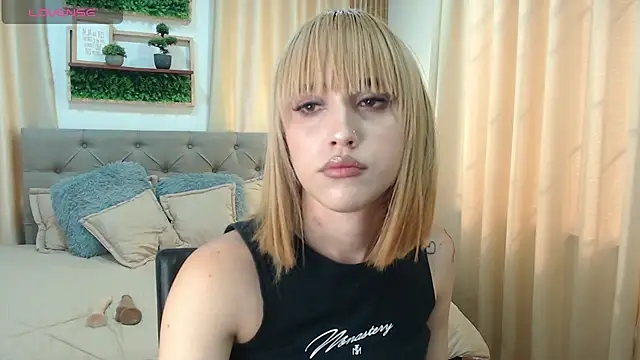 Snapshot of zohet_kriss chatting on October 16, 2:29 pm zohet kriss online show from October 16, 2:29 pm