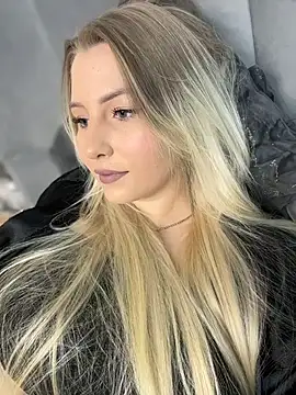 Snapshot of Amy_mit chatting on October 19, 11:22 am Amy mit online show from October 19, 11:22 am