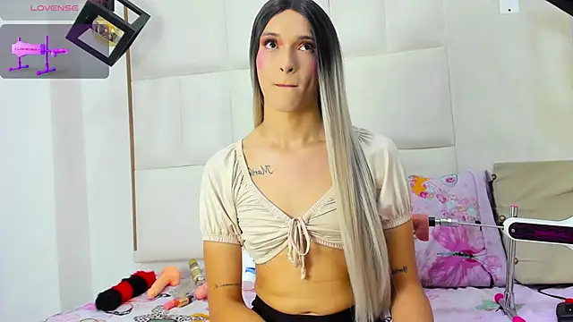 Snapshot of Macarena_05 chatting on September 27, 3:22 am Macarena 05 online show from September 27, 3:22 am