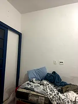 Snapshot of Bruna551 chatting on December 17, 4:02 pm Bruna551 online show from December 17, 4:02 pm