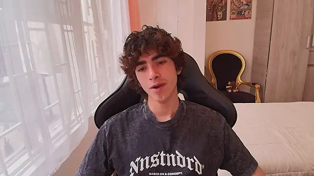 Snapshot of Nude_Boy18 chatting on October 23, 9:35 pm Nude Boy18 online show from October 23, 9:35 pm