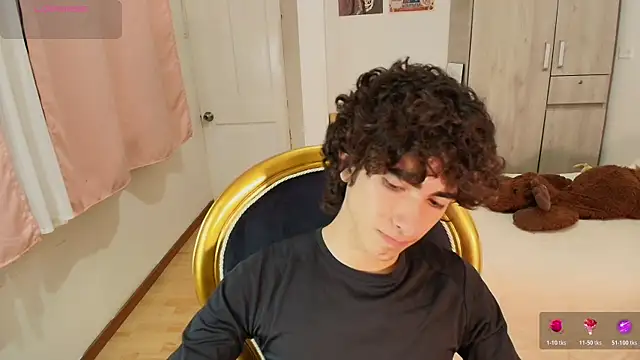 Snapshot of Nude_Boy18 chatting on November 12, 12:11 am Nude Boy18 online show from November 12, 12:11 am