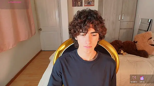 Snapshot of Nude_Boy18 chatting on November 22, 1:37 am Nude Boy18 online show from November 22, 1:37 am