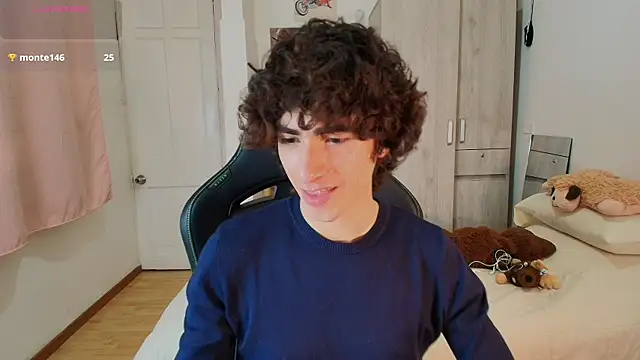 Snapshot of Nude_Boy18 chatting on December 1, 11:21 pm Nude Boy18 online show from December 1, 11:21 pm