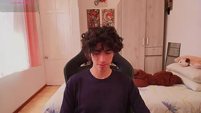 Nude Boy18 online show from April 30, 8:57 pm