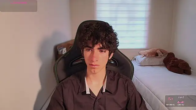 Nude Boy18 online show from June 10, 10:08 pm