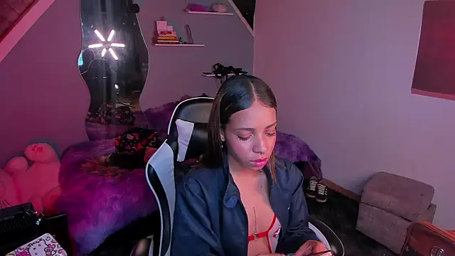 Snapshot of yumi_hanna chatting on December 4, 2:32 am yumi hanna online show from December 4, 2:32 am