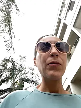 lucioliveira online show from May 14, 12:45 pm
