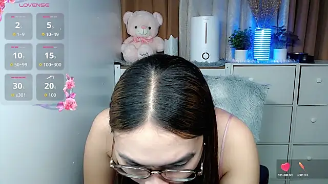 Snapshot of _Jenniyah_ chatting on November 9, 1:42 pm Jenniyah online show from November 9, 1:42 pm
